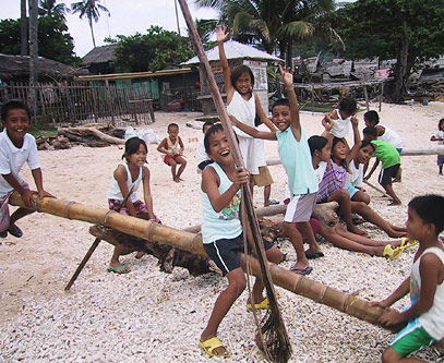 Figure 8. Los niños de la isla Apo embarcados hacia un futuro sostenible y resiliente.
