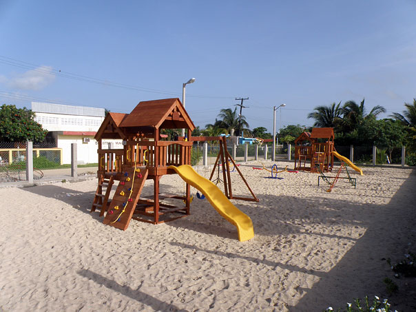 Patio de recreos/Este patio de recreos es más que suficiente para los niños de la aldea Punta Allen, que tiene uno de los índices de natalidad más bajo de México.
